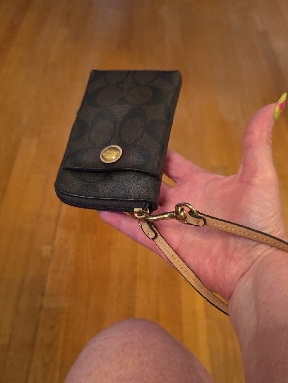 Coach NWOT Chic Compact Dark Brown Signature Wristlet Wallet with Tan Strap - Picture 13 of 13